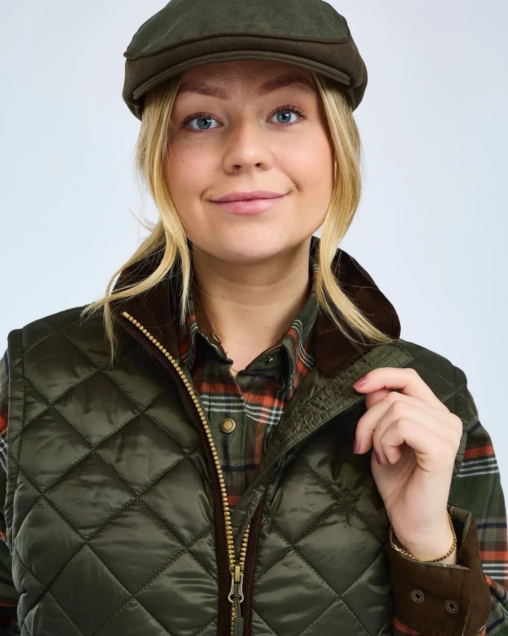 Pinewood Nydala Classic naisten tikkiliivi – Moss Green - Image 6